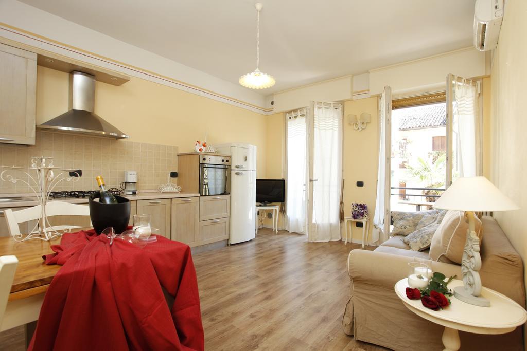 Appartamenti Piazza Umberto I Torri Del Benaco Δωμάτιο φωτογραφία