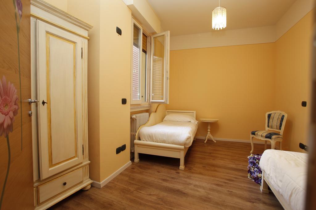 Appartamenti Piazza Umberto I Torri Del Benaco Δωμάτιο φωτογραφία
