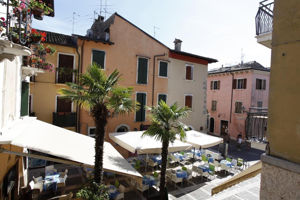 Appartamenti Piazza Umberto I Torri Del Benaco Δωμάτιο φωτογραφία