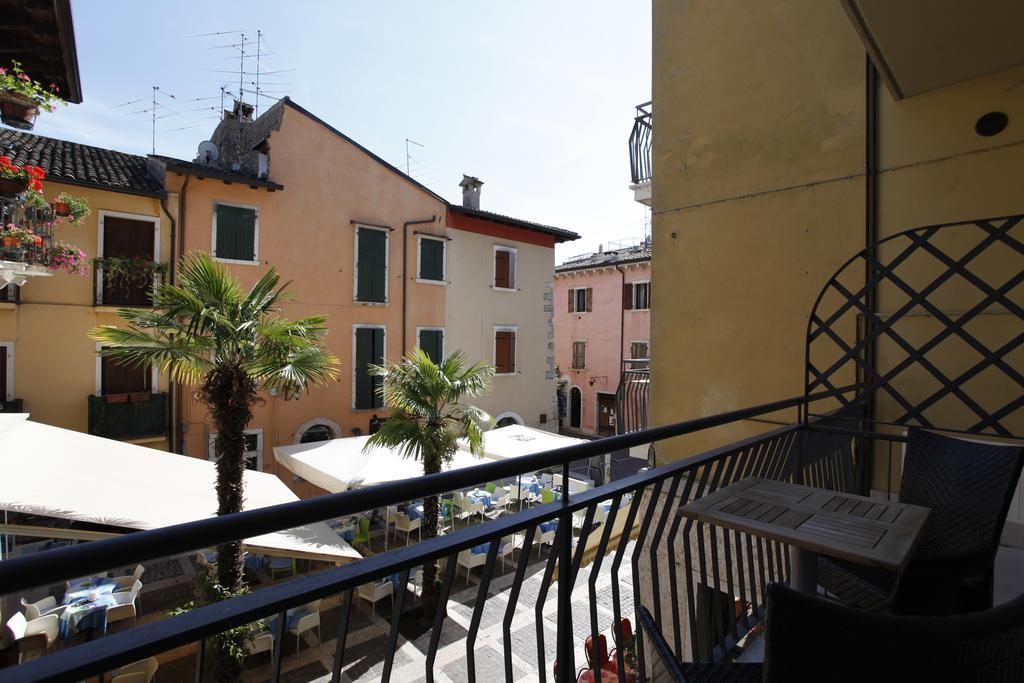 Appartamenti Piazza Umberto I Torri Del Benaco Δωμάτιο φωτογραφία