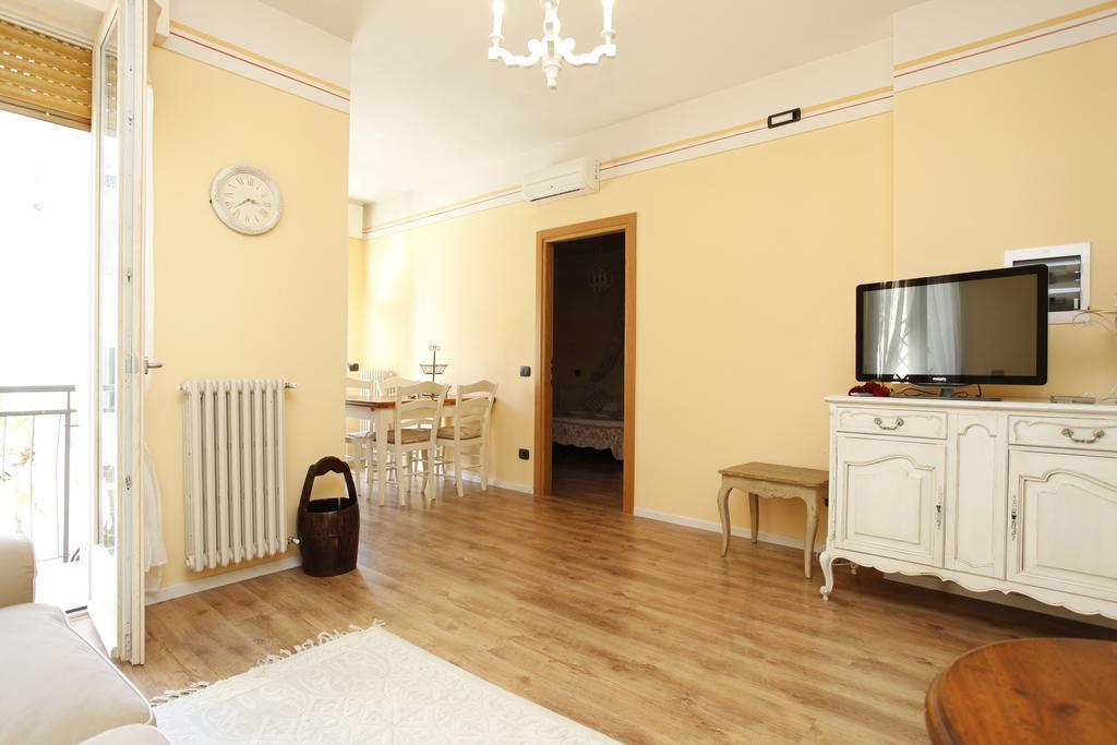 Appartamenti Piazza Umberto I Torri Del Benaco Δωμάτιο φωτογραφία