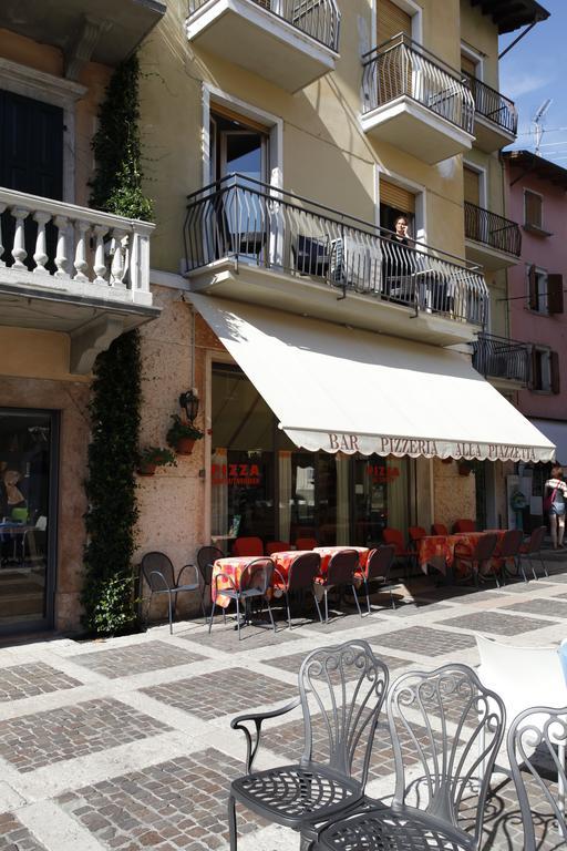 Appartamenti Piazza Umberto I Torri Del Benaco Δωμάτιο φωτογραφία