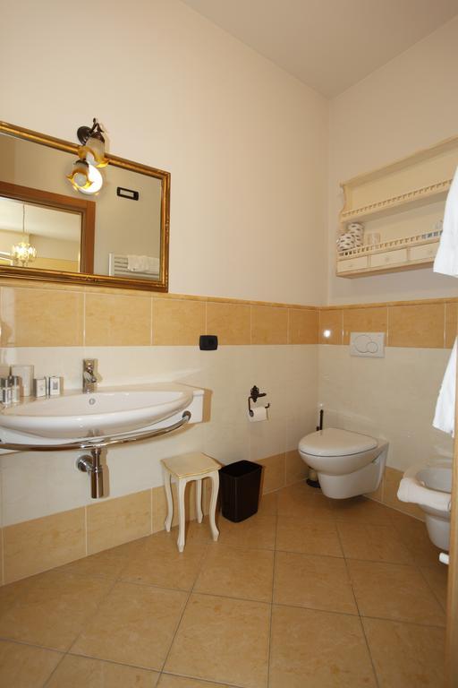 Appartamenti Piazza Umberto I Torri Del Benaco Δωμάτιο φωτογραφία